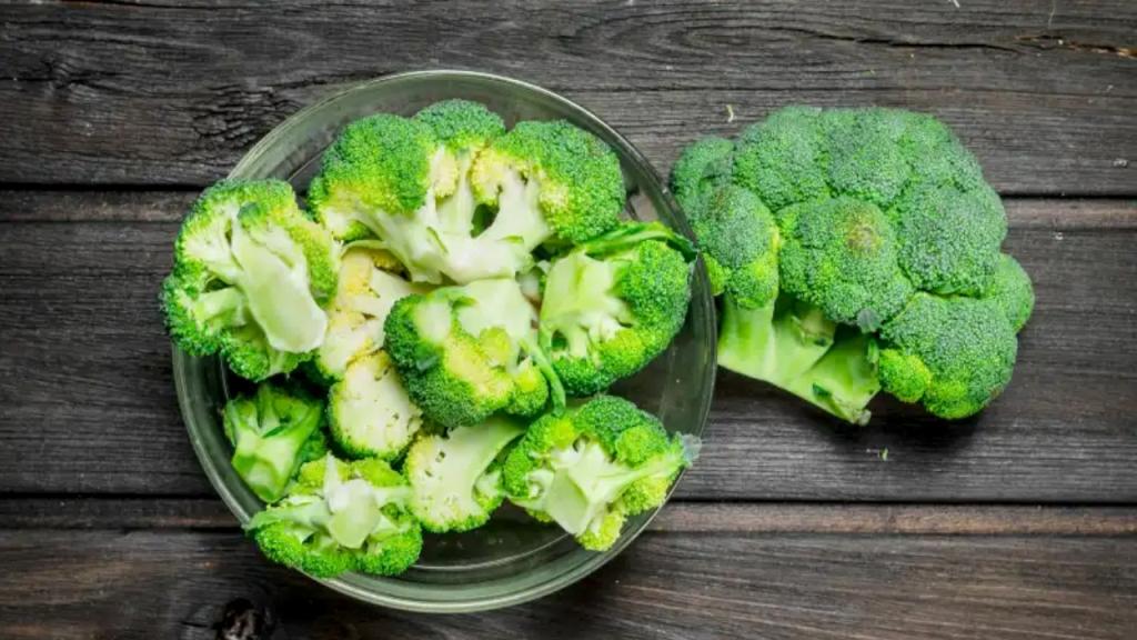 रोज़ ब्रोकली खाने के 10 फायदे | Broccoli Benefits in Hindi